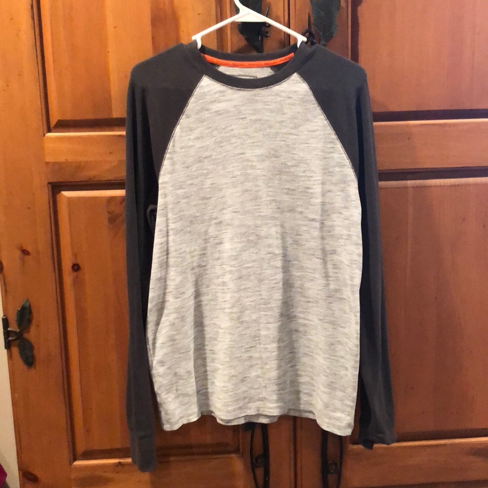 Urban Pipeline Long Sleeved Tee NWOT